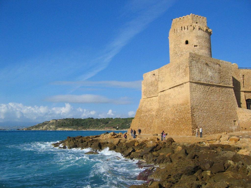 Agriturismo Torre Del Golfo Cropani Kültér fotó